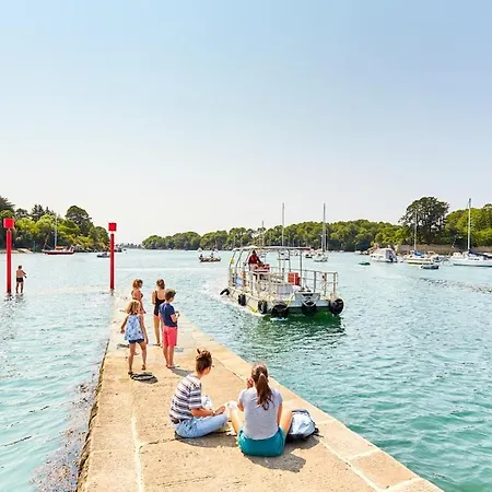 Les Quais Bleus Port De * 반느